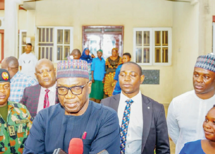 AbdulRazaq Supports Families Of Slain, Injured Soldiers With N75m